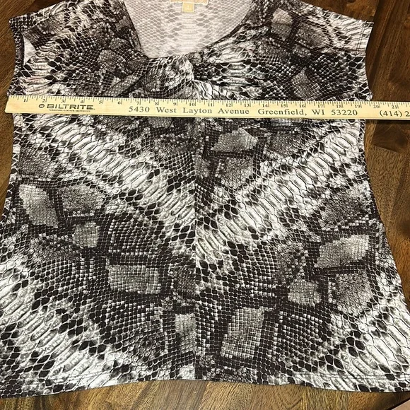 MICHAEL MICHAEL KORS LG. SLEEVELESS BLOUSE SNAKESKIN PRINT - Picture 5 of 9